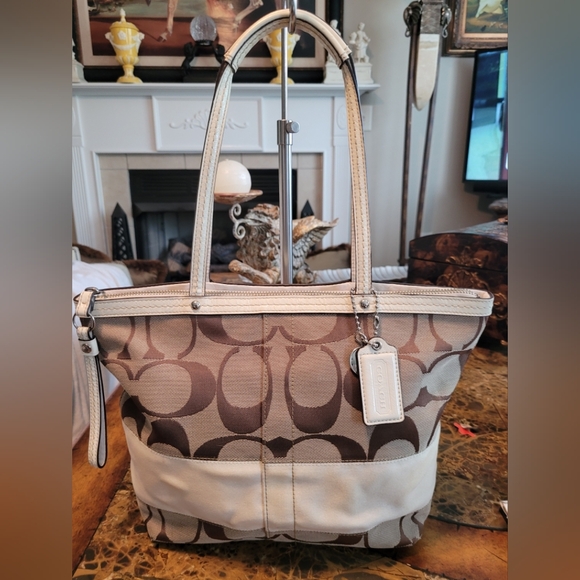 🧡🧡Please like an share. BAG Show 7:00 pm This evening 🧡🧡 Join us - Picture 11 of 15